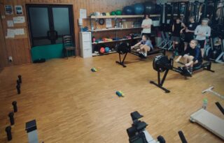 MfG an @dsv_biathlon - Nach LL-Versuchen am Wochenende hat unsere @krv_jugend.1897 heute mal die „Ergo-Biathlon-Staffel-Tennisball-Edition“ erfunden. Erkenntnis nach je 1.000-1.300m: Es lohnt sich zu treffen 😅