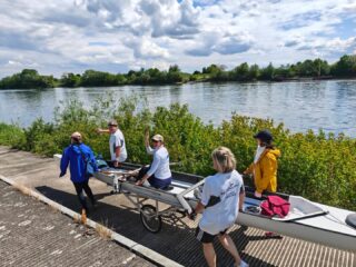 🤔 Übung für einen KRV-Wagen beim @landkreiskitzingen Fasching 2027? Fast! Unsere Breitensport-Masters auf Wanderfahrt zwischen Ingolstadt und Regensburg.
Das mit dem „Wanderrudern“ haben wir zwar immer anders verstanden … aber evtl. folgen ja noch ein paar Bilder auf Wasser.
#einstschobichamuferderdonauentlang