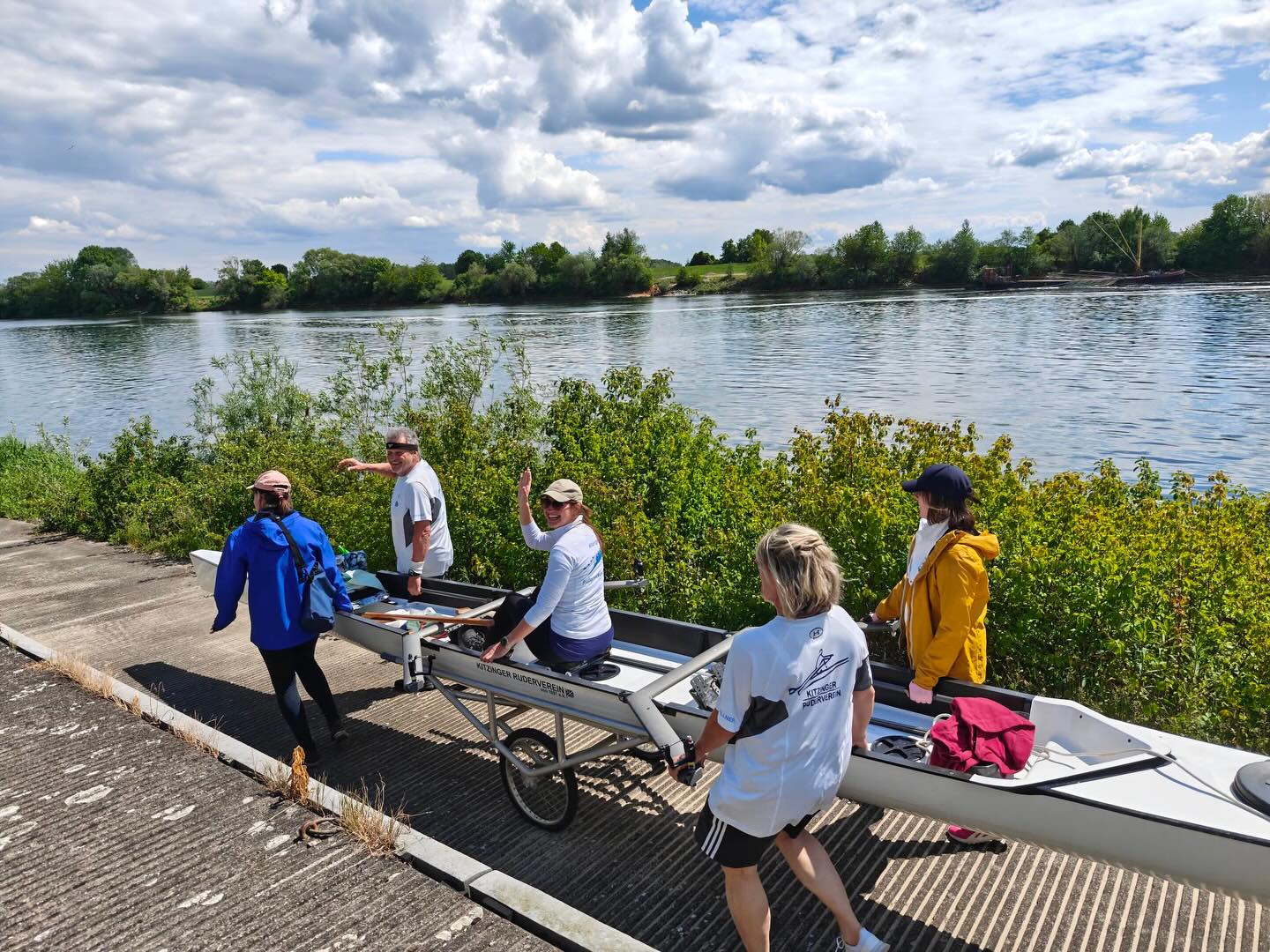 🤔 Übung für einen KRV-Wagen beim @landkreiskitzingen Fasching 2027? Fast! Unsere Breitensport-Masters auf Wanderfahrt zwischen Ingolstadt und Regensburg.
Das mit dem „Wanderrudern“ haben wir zwar immer anders verstanden … aber evtl. folgen ja noch ein paar Bilder auf Wasser.
#einstschobichamuferderdonauentlang