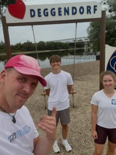 Einst zog ich am Ufer der Donau entlang 🏞️ Ein Teil der R-Gruppe war am Wochenende mit den Freunden des @ruderclub_vilshofen_1913 von Deggendorf bis Erlau unterwegs 🚣🏻 Gutes Wetter inkl. 😎 #wanderrudern #discoverbavaria #rowing